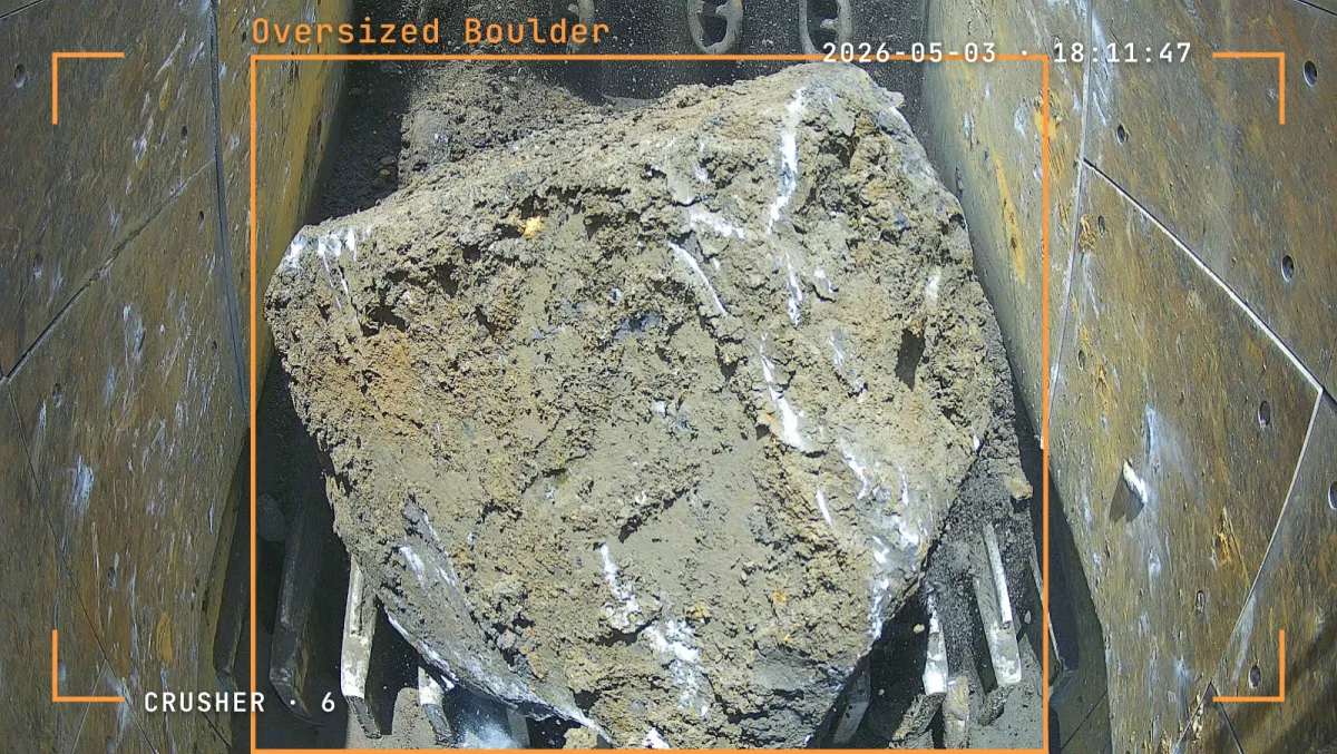 Crusher camera view with an oversized boulder flagged above the grizzly.